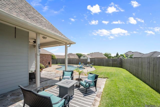 13156 Oak Knoll Dr, Geismar, LA 70734