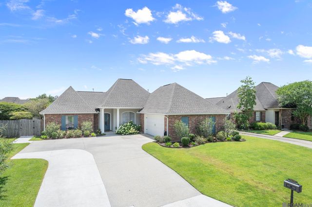 13156 Oak Knoll Dr, Geismar, LA 70734