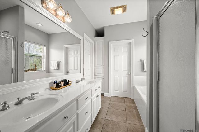 13156 Oak Knoll Dr, Geismar, LA 70734