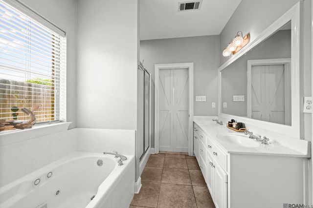13156 Oak Knoll Dr, Geismar, LA 70734