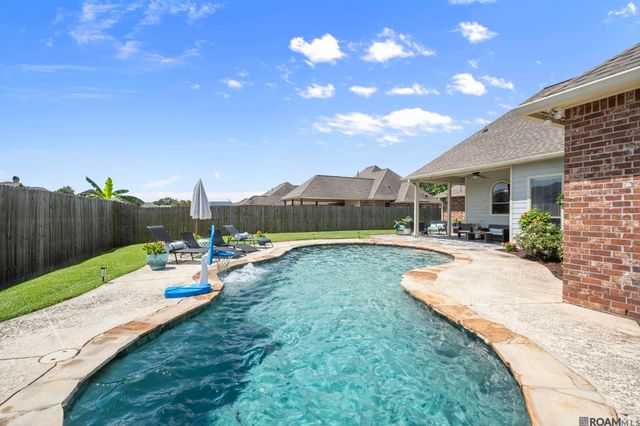 13156 Oak Knoll Dr, Geismar, LA 70734