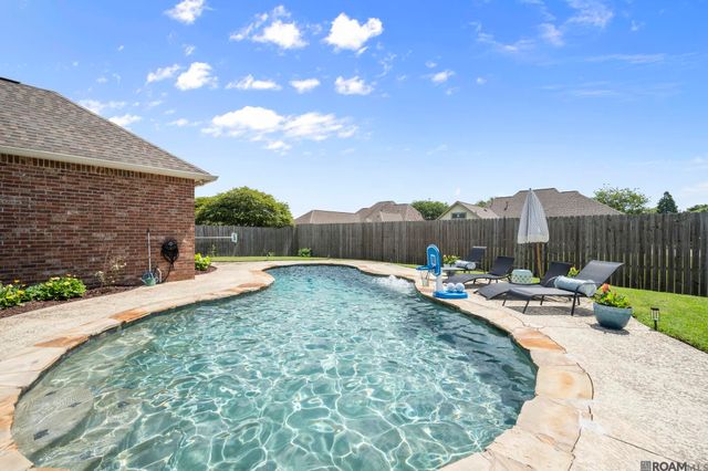 13156 Oak Knoll Dr, Geismar, LA 70734