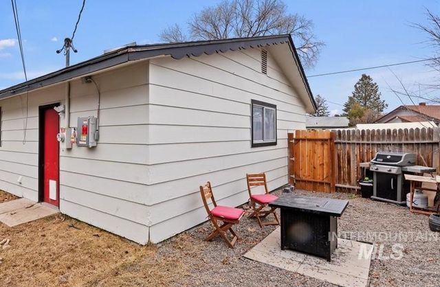 1105 E Roosevelt Ave, Nampa, ID 83686