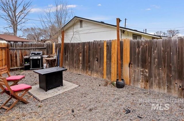 1105 E Roosevelt Ave, Nampa, ID 83686