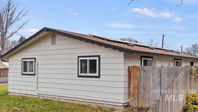 1105 E Roosevelt Ave, Nampa, ID 83686