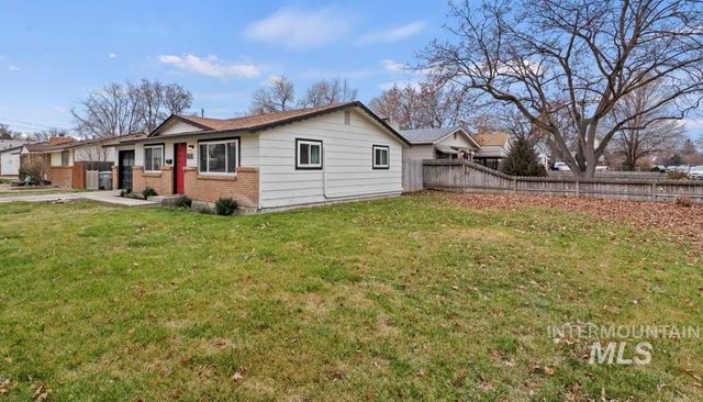 1105 E Roosevelt Ave, Nampa, ID 83686