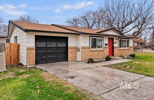 1105 E Roosevelt Ave, Nampa, ID 83686