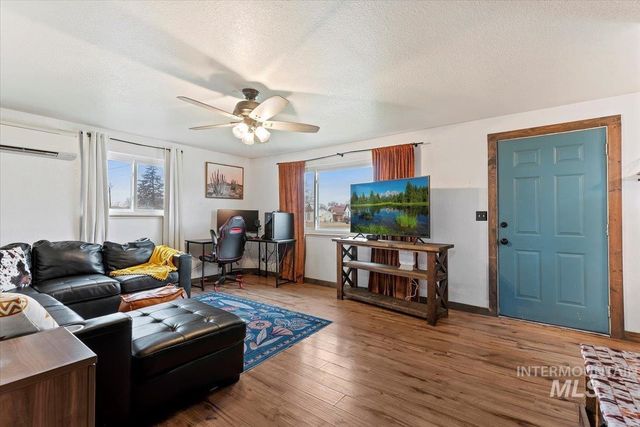 1105 E Roosevelt Ave, Nampa, ID 83686