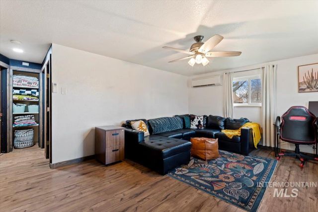 1105 E Roosevelt Ave, Nampa, ID 83686