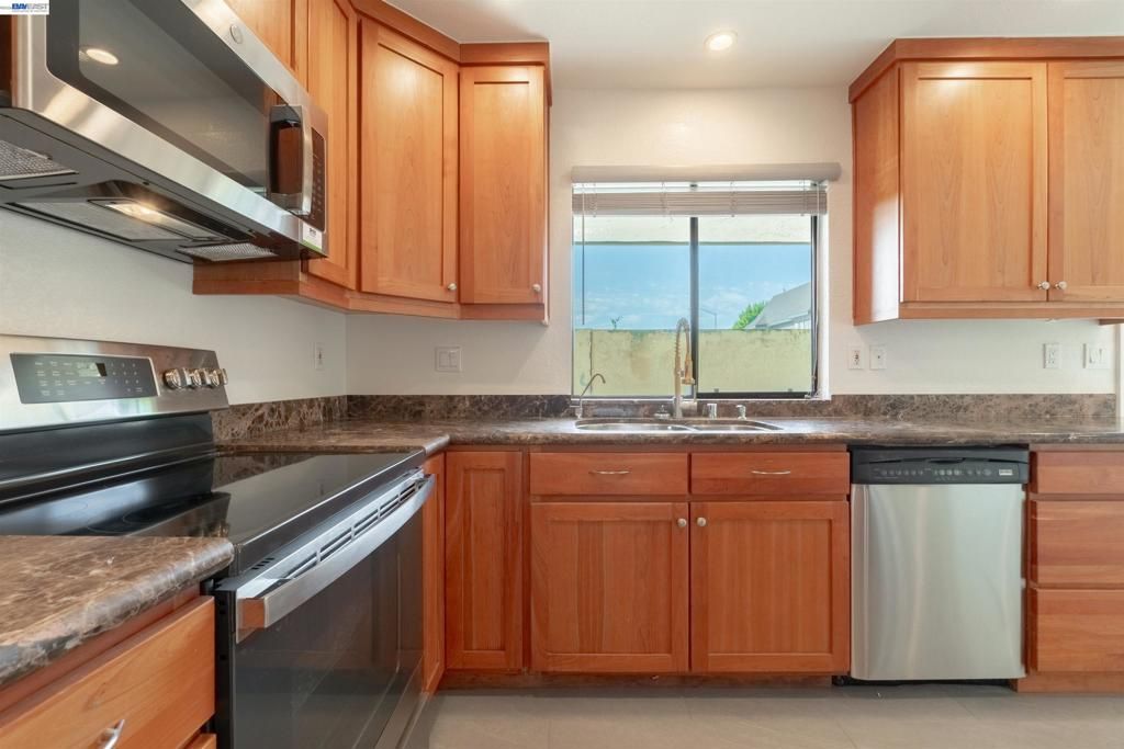 Image 2 of property listing at 4157 Tanager Cmn, Fremont, CA 94555