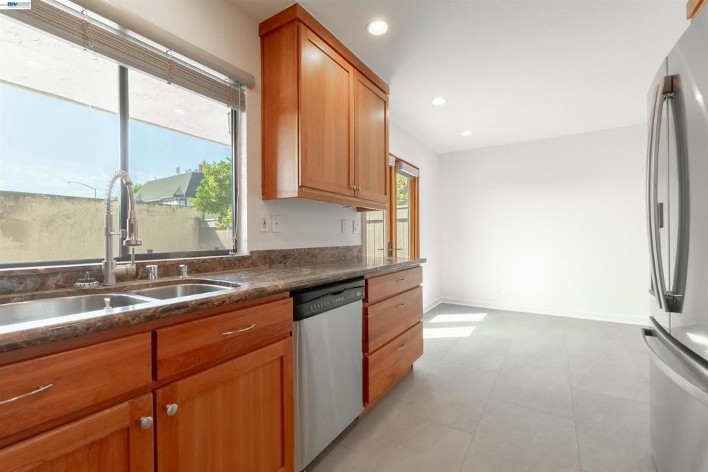 Image 3 of property listing at 4157 Tanager Cmn, Fremont, CA 94555