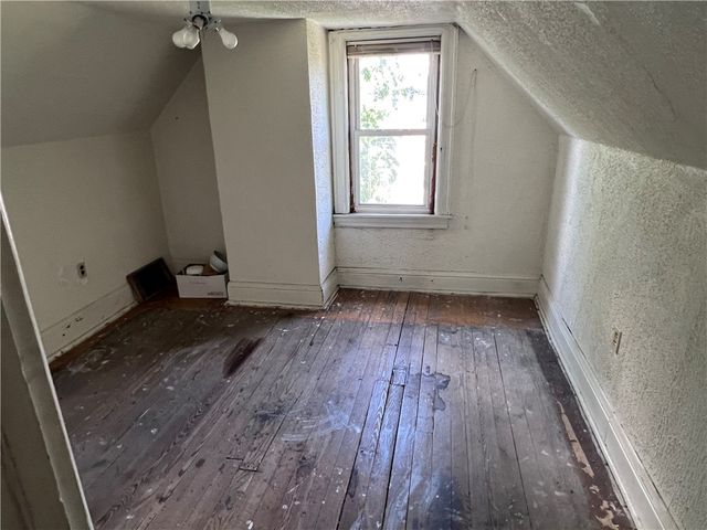 1013 Uvilla St, Elliott, PA 15220