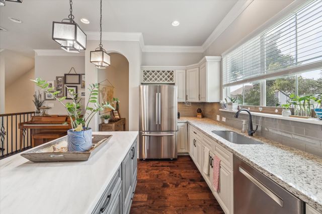 2104 Couch Street, Houston, TX 77008