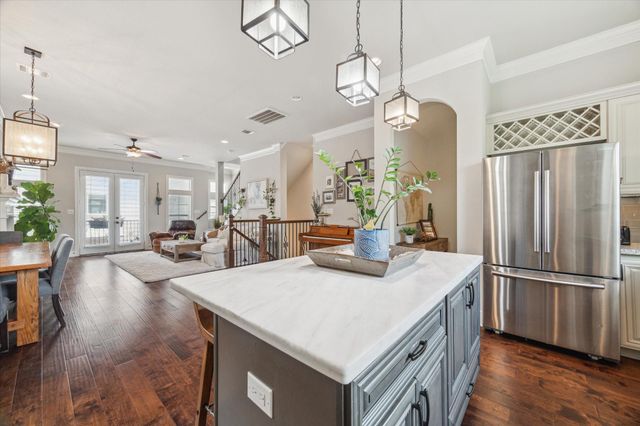 2104 Couch Street, Houston, TX 77008