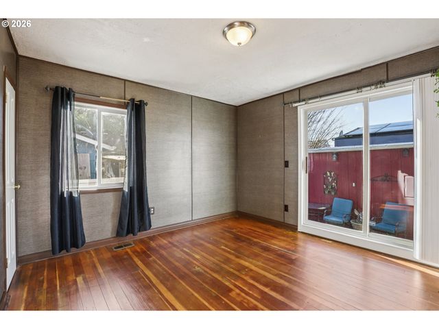 9328 Se GLENWOOD St, Portland, OR 97266