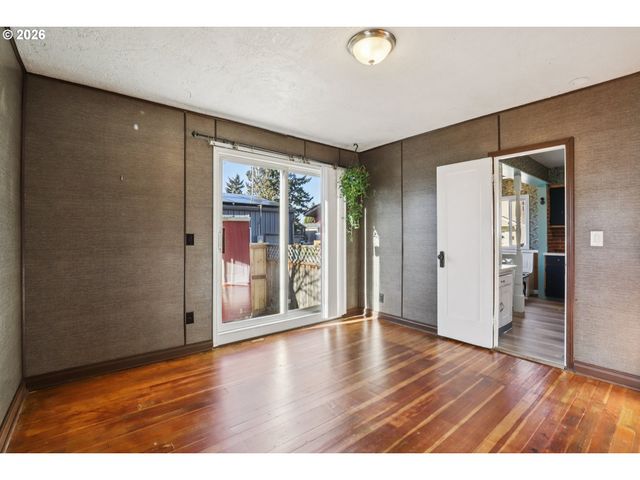 9328 Se GLENWOOD St, Portland, OR 97266