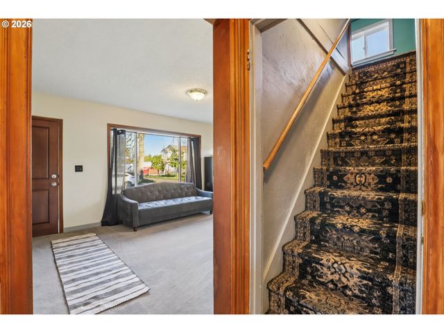 9328 Se GLENWOOD St, Portland, OR 97266