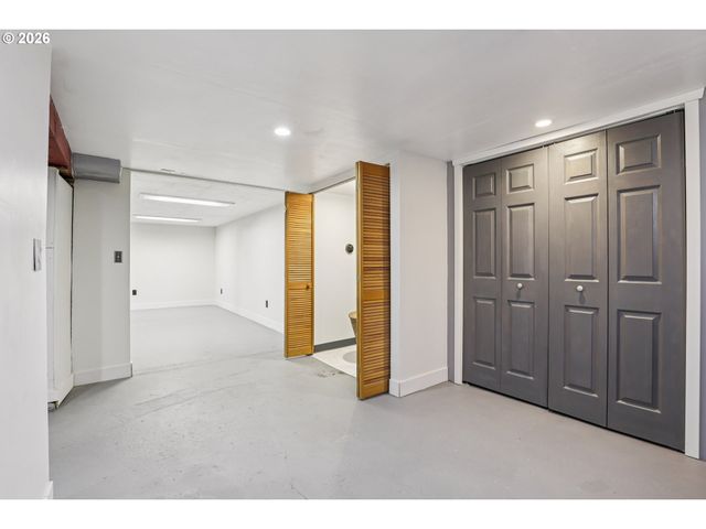 9328 Se GLENWOOD St, Portland, OR 97266