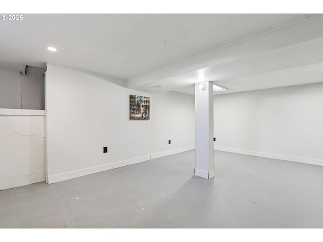 9328 Se GLENWOOD St, Portland, OR 97266