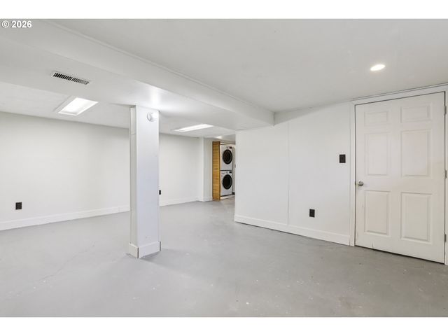 9328 Se GLENWOOD St, Portland, OR 97266