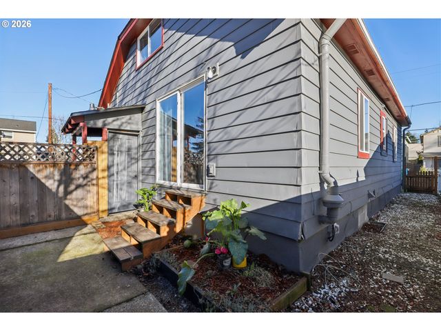 9328 Se GLENWOOD St, Portland, OR 97266