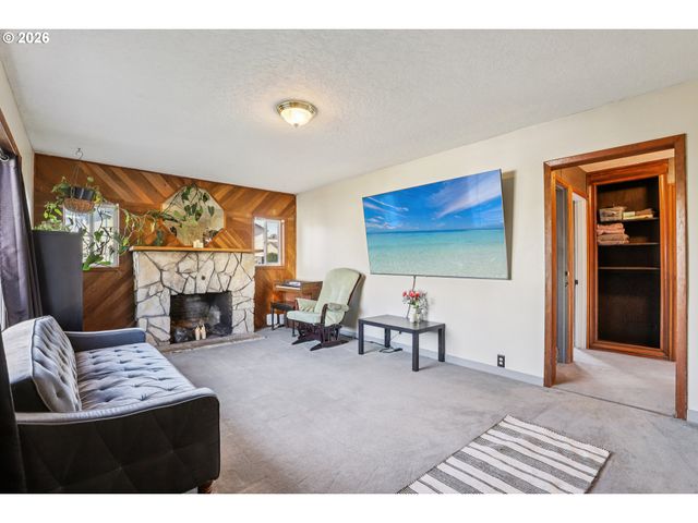 9328 Se GLENWOOD St, Portland, OR 97266