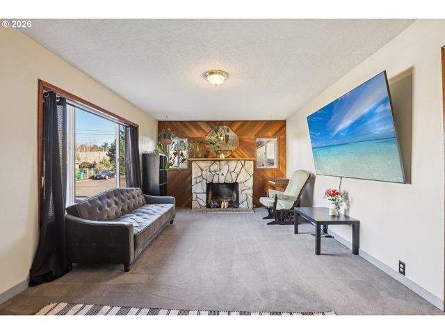 9328 Se GLENWOOD St, Portland, OR 97266