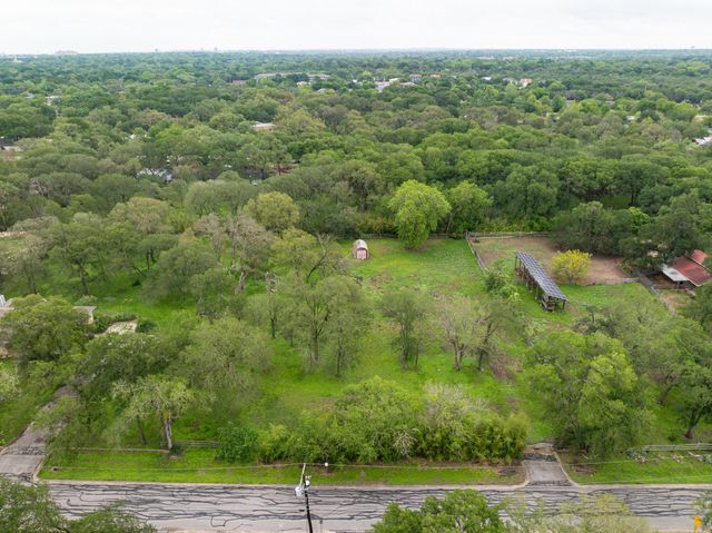 7 Pillow RD, Sunset Valley, TX 78745