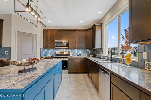 5966 PELICAN LOOP, Rathdrum, ID 83858