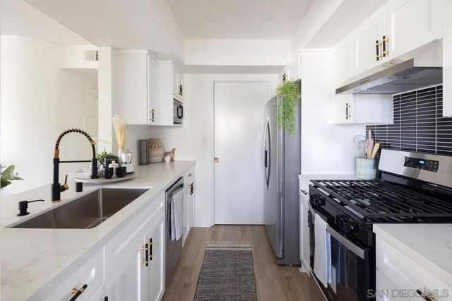 9449 Fairgrove Ln 102, San Diego, CA 92129