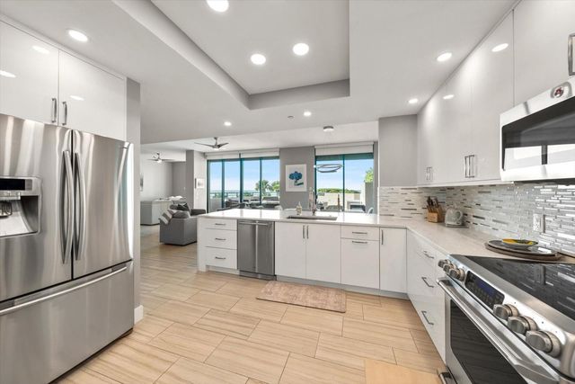 1560 GULF BOULEVARD 304, Clearwater, FL 33767