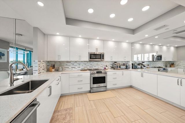 1560 GULF BOULEVARD 304, Clearwater, FL 33767