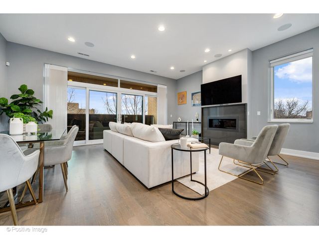 1017 N California Avenue 9, Chicago, IL 60622