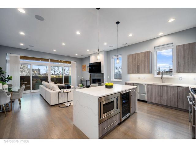 1017 N California Avenue 9, Chicago, IL 60622