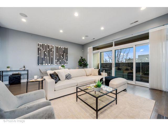 1017 N California Avenue 9, Chicago, IL 60622