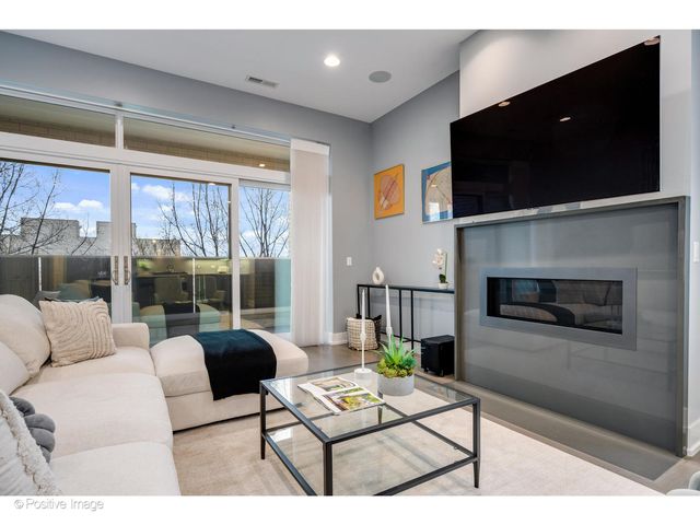 1017 N California Avenue 9, Chicago, IL 60622