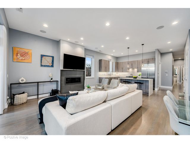 1017 N California Avenue 9, Chicago, IL 60622