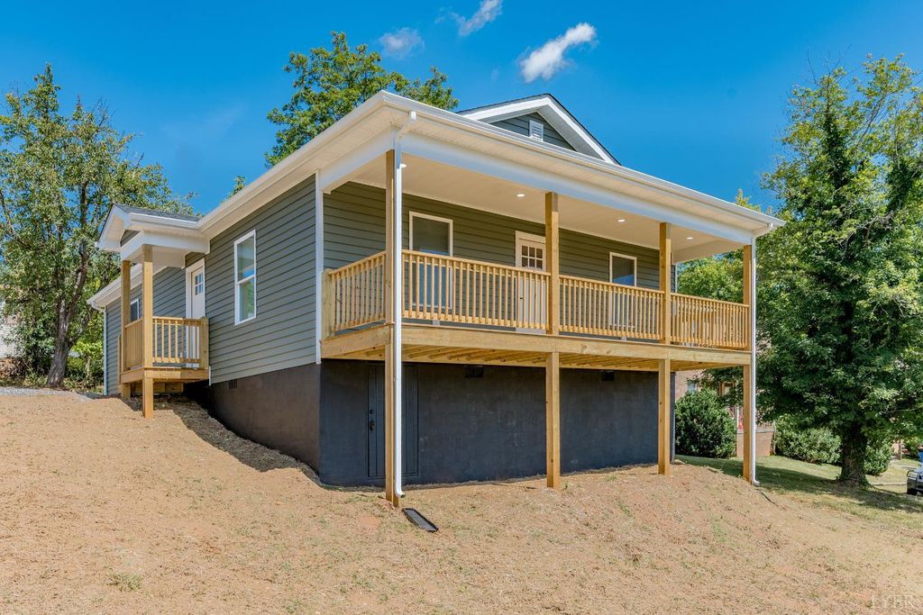 1020 Pansy St, Lynchburg, VA 24504