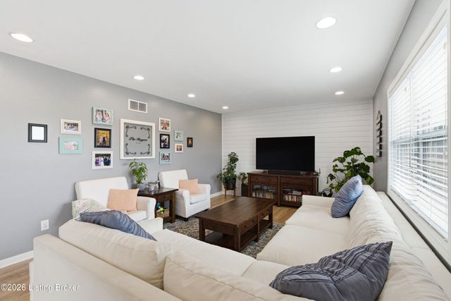 271 Stone Ridge Dr, Fisherville, KY 40023