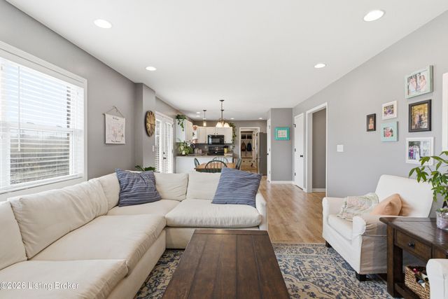 271 Stone Ridge Dr, Fisherville, KY 40023