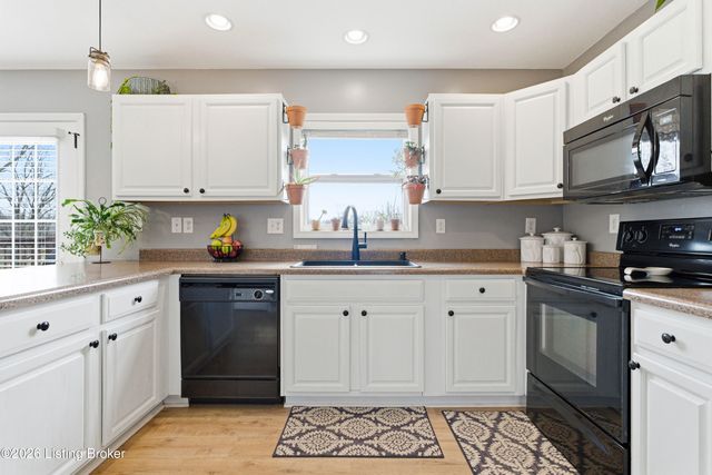 271 Stone Ridge Dr, Fisherville, KY 40023