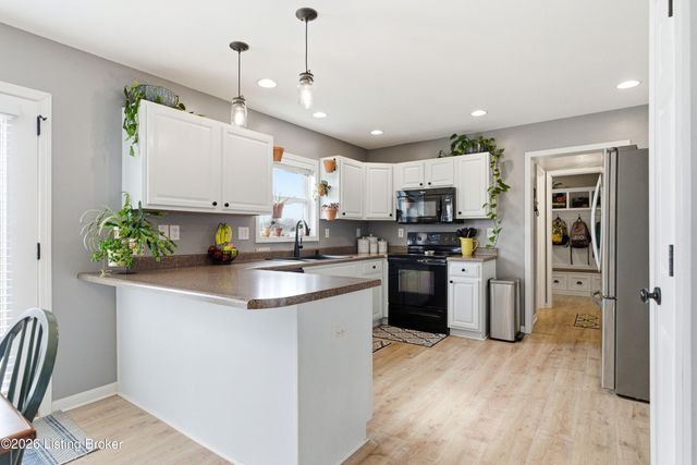 271 Stone Ridge Dr, Fisherville, KY 40023