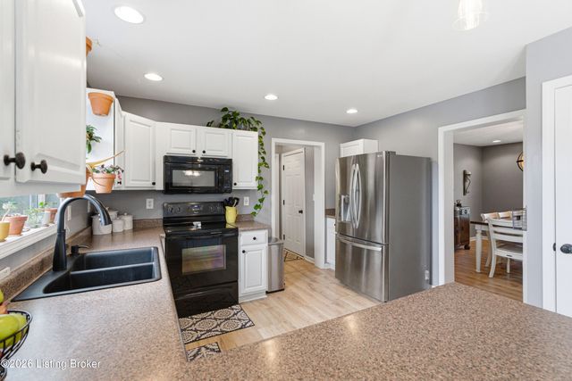 271 Stone Ridge Dr, Fisherville, KY 40023