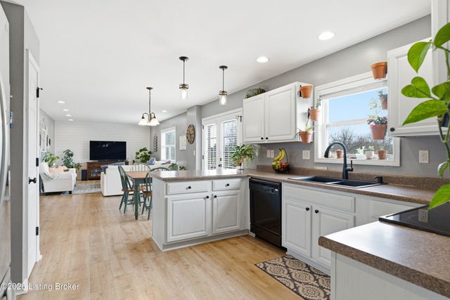 271 Stone Ridge Dr, Fisherville, KY 40023