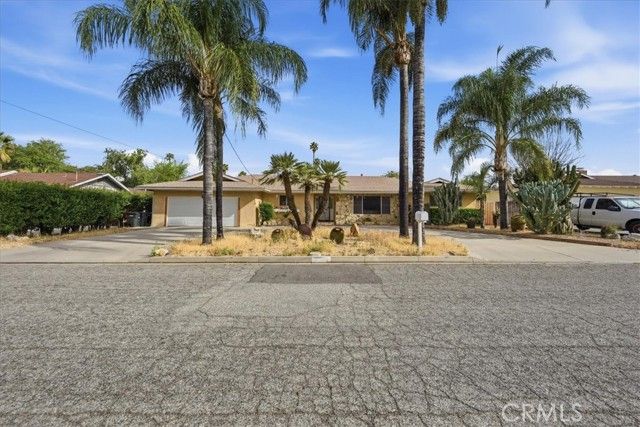 2004 E Campus, Hemet, CA 92544