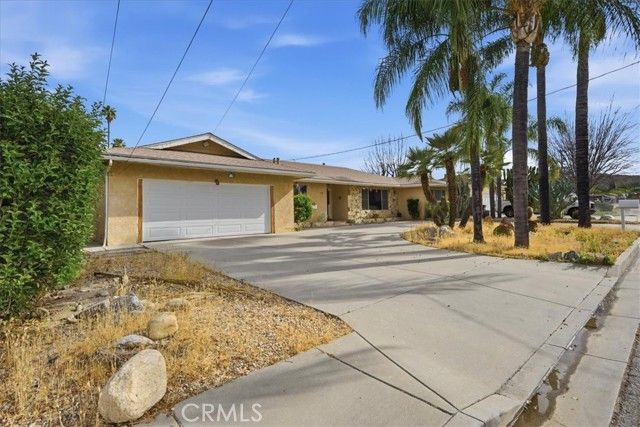 2004 E Campus, Hemet, CA 92544