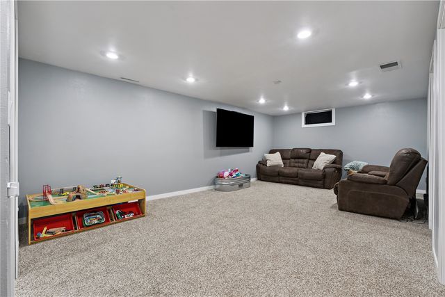 325 Division Street NW, Swisher, IA 52338