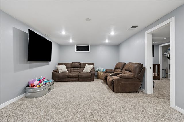 325 Division Street NW, Swisher, IA 52338