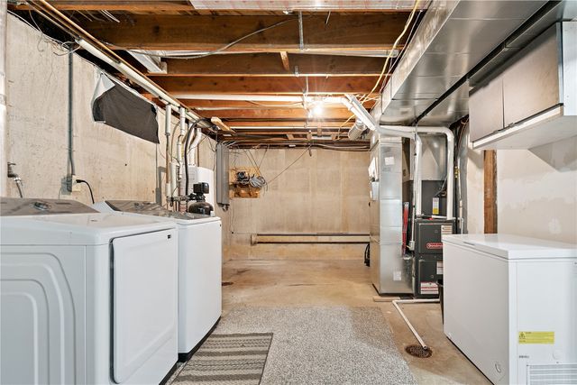 325 Division Street NW, Swisher, IA 52338