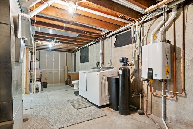 325 Division Street NW, Swisher, IA 52338